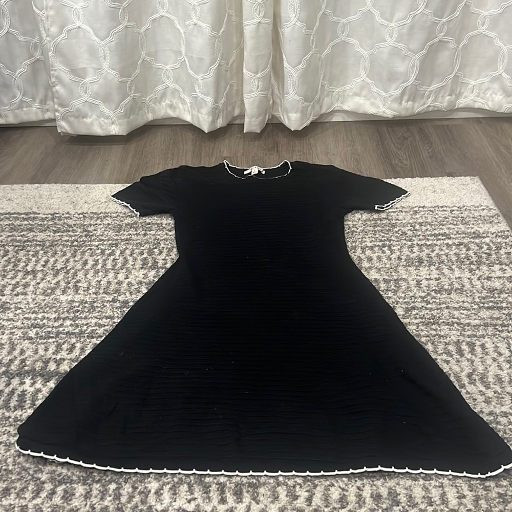 High neck flowy short sleeve dress black and white